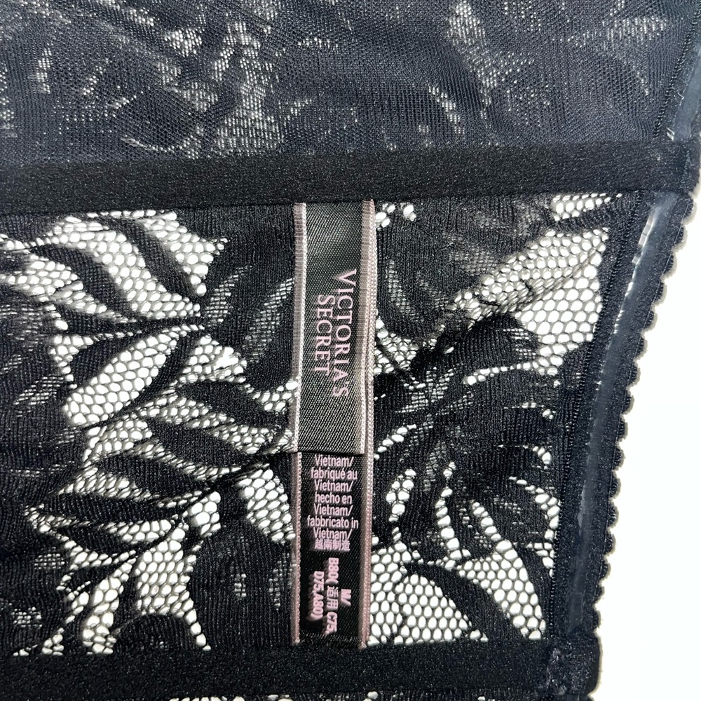 Victoria’s Secret Black Lace Bralette M